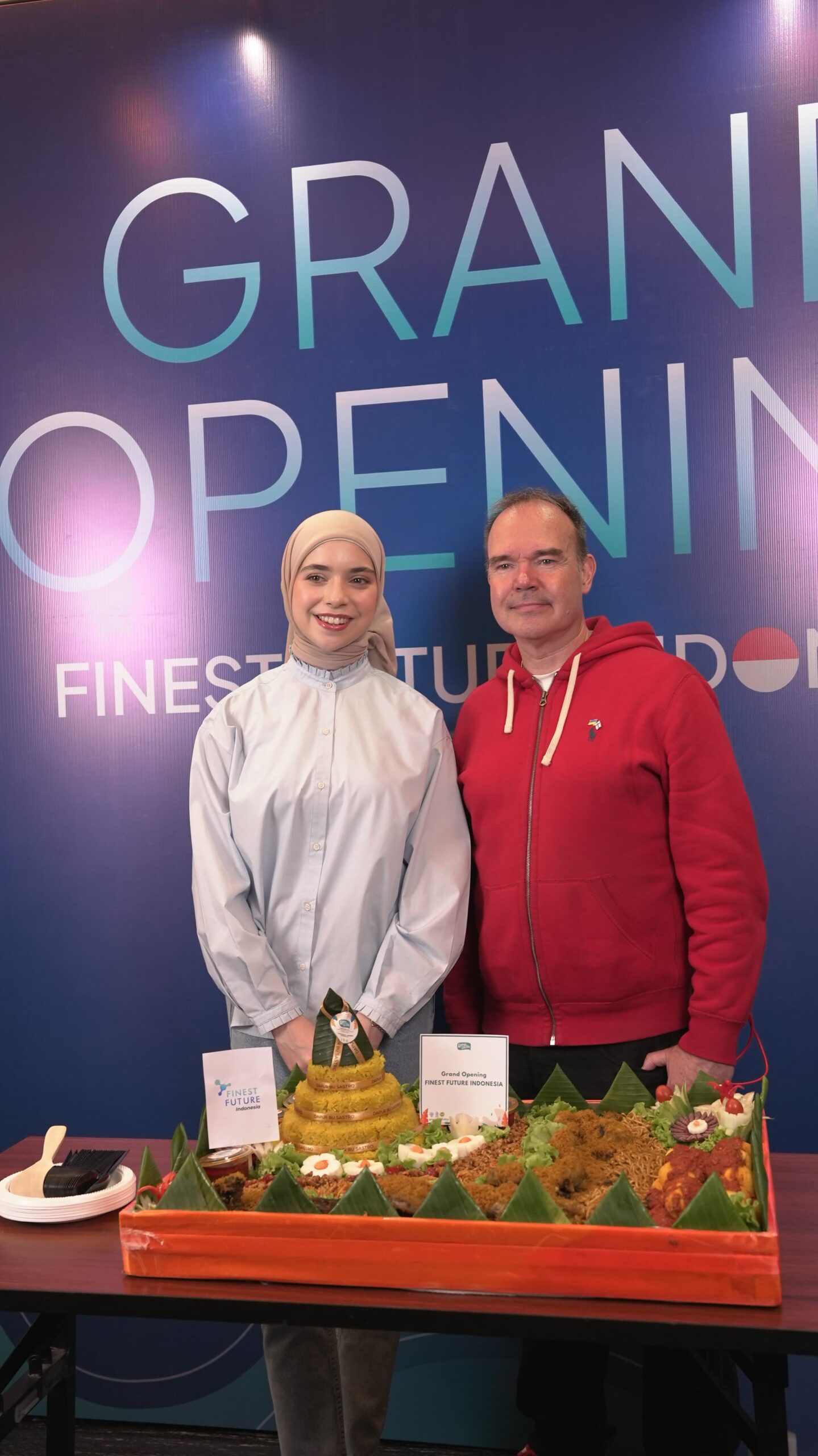 Isabel Azhari bersama Peter Vesterbacka